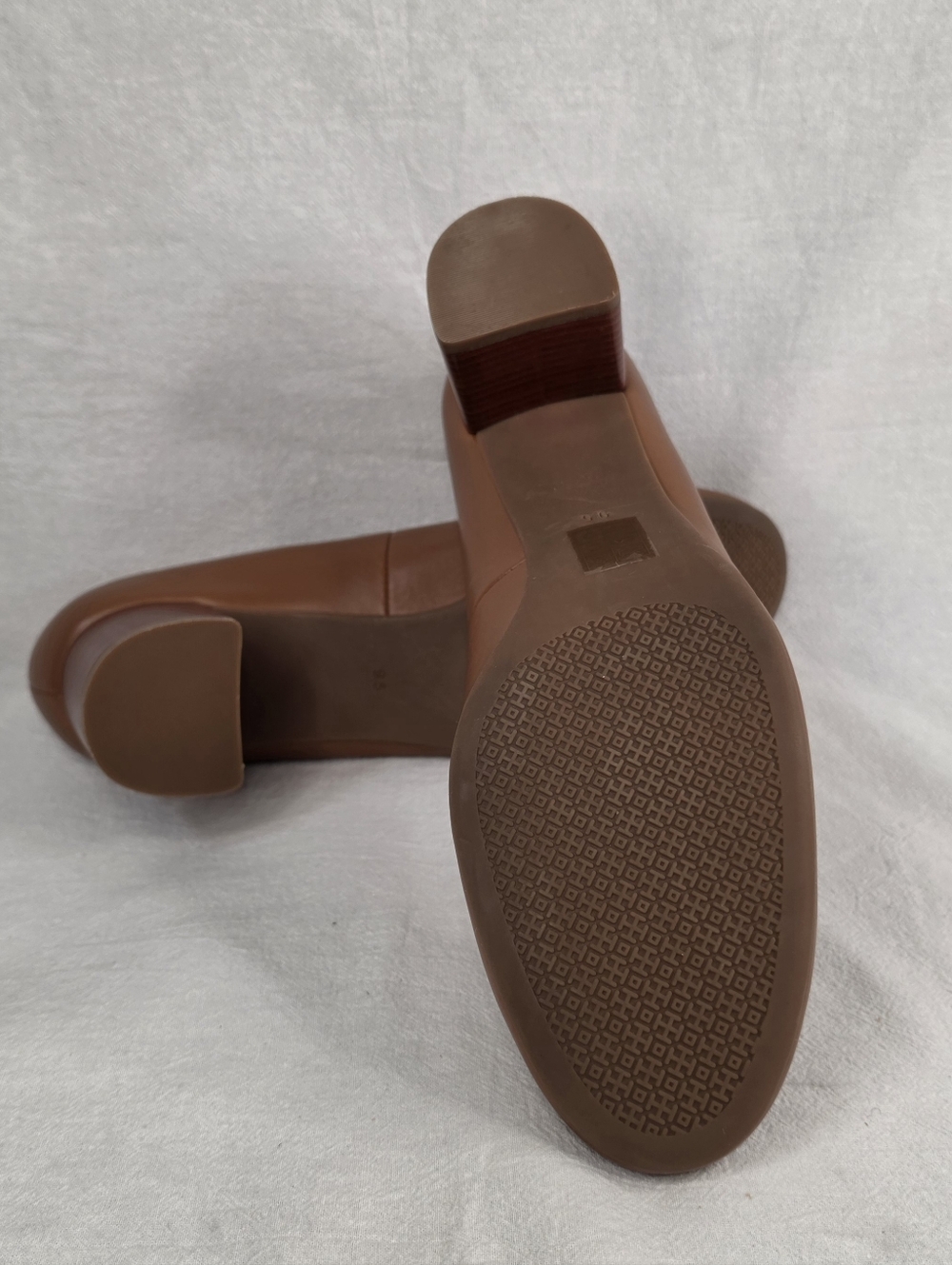 Tory Burch Tan Leather Gigi Block Heel Pumps Gold Double T Logo Size 9.5 - Picture 4 of 10